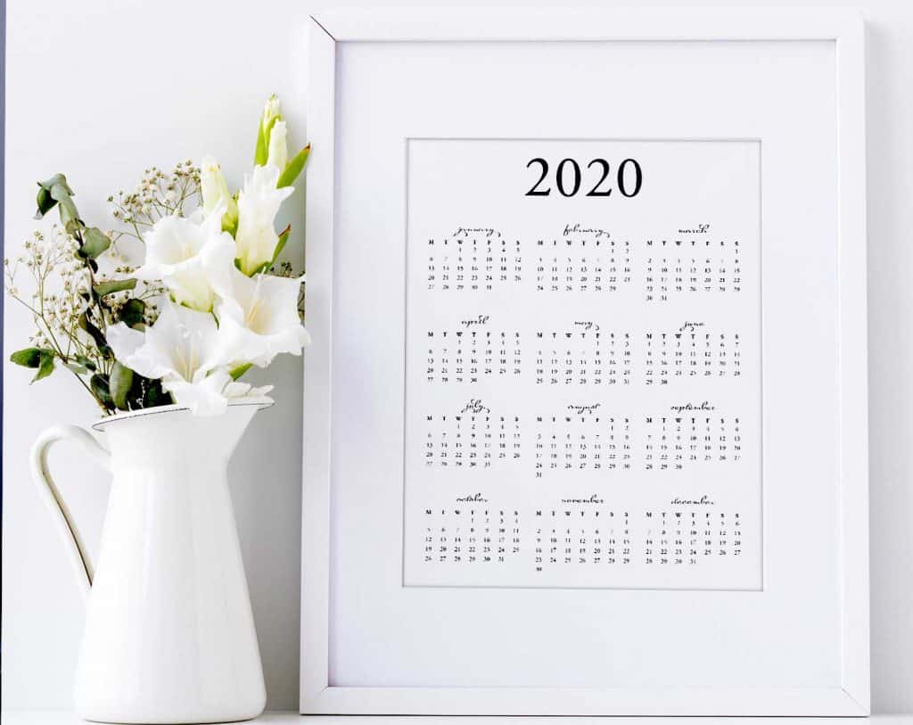 Modern chic style - FREE printable 2020 yearly calendar download on tortagialla.com